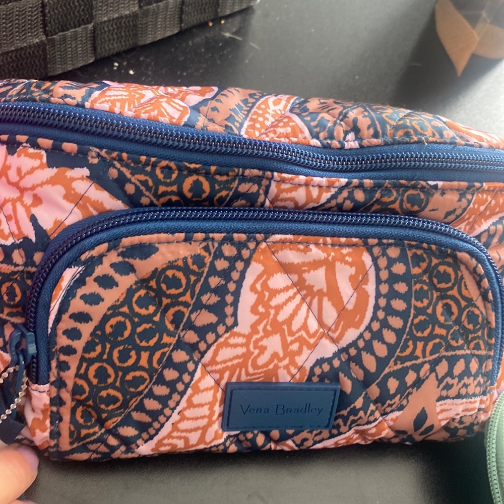 💙💗VERA BRADLEY Ultralight RFID Water Repellent Belt Bag, “Fern Paisley”